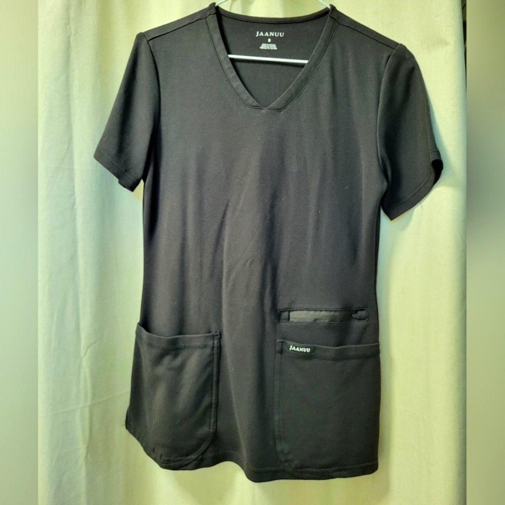 Jaanuu scrub top